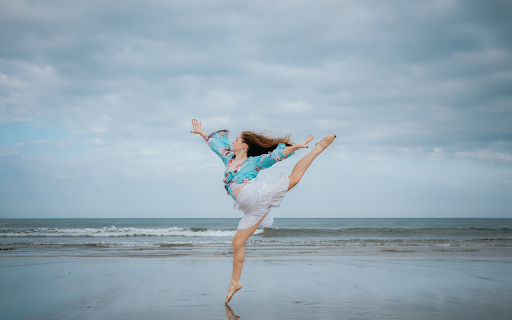Girl dancing on the beach from Chrome web store to be run with OffiDocs Chromium online Girl dancing on the beach from Chrome web store to be run with OffiDocs Chromium online