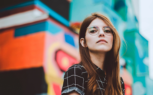 Girl wearing glasses from Chrome web store to be run with OffiDocs Chromium online Girl wearing glasses from Chrome web store to be run with OffiDocs Chromium online