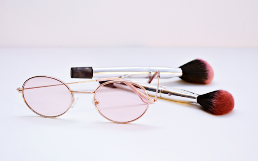 Makeup Brush and Glasses Theme from Chrome web store to be run with OffiDocs Chromium online Makeup Brush and Glasses Theme from Chrome web store to be run with OffiDocs Chromium online